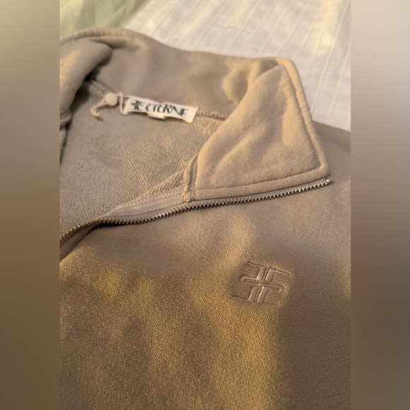 Women's Grey (taupe) Quarter-Zip French Terry Cropped Sweatshirt in Medium ✨ - Picture 2 of 6